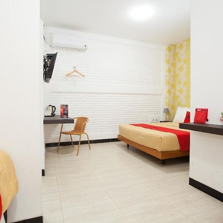 Hotel Reddoorz Near Museum Angkut Batu Batu  Esterno foto
