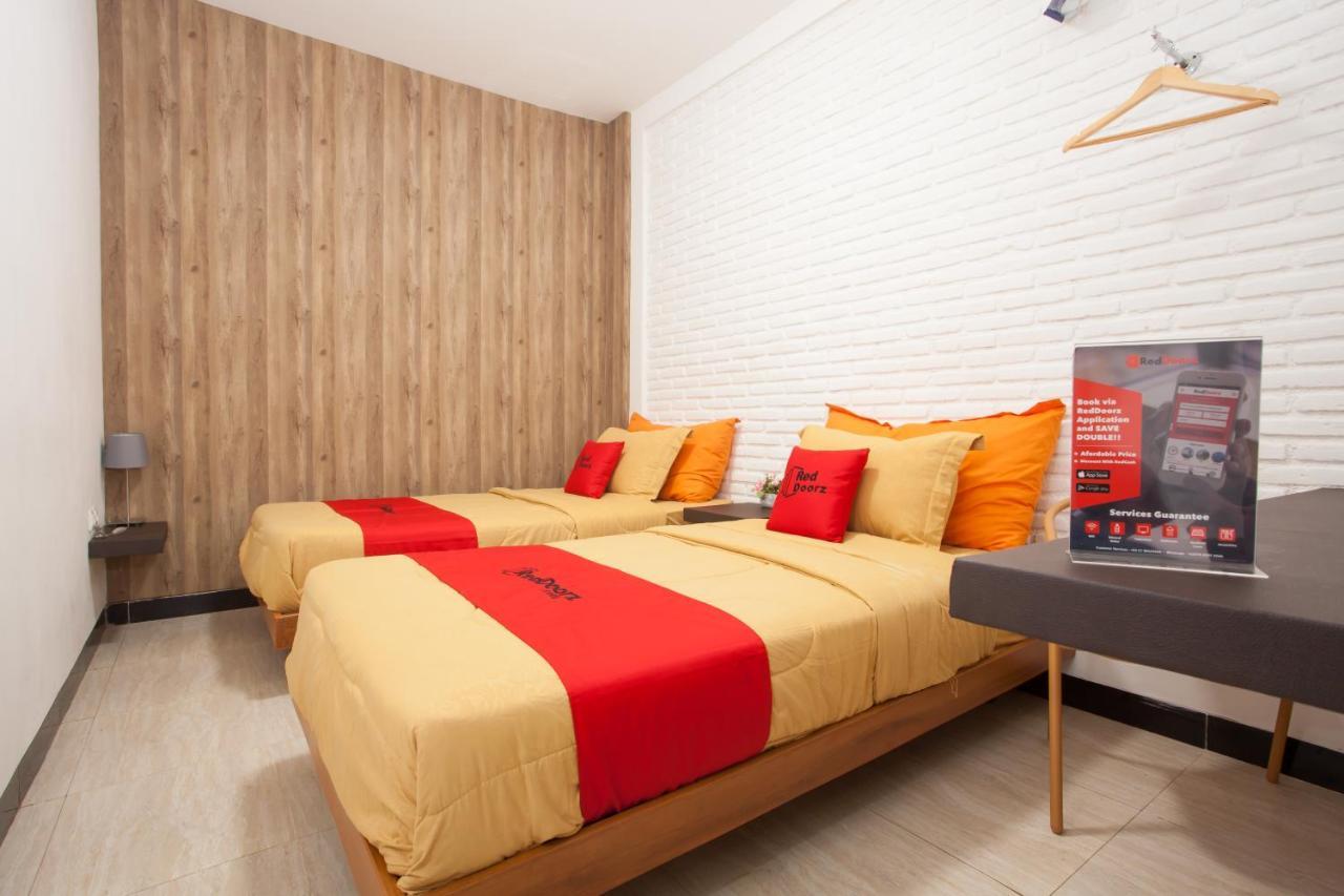 Hotel Reddoorz Near Museum Angkut Batu Esterno foto