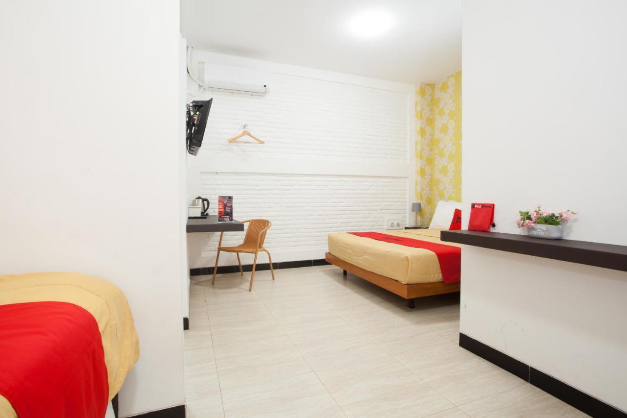 Hotel Reddoorz Near Museum Angkut Batu Batu  Esterno foto