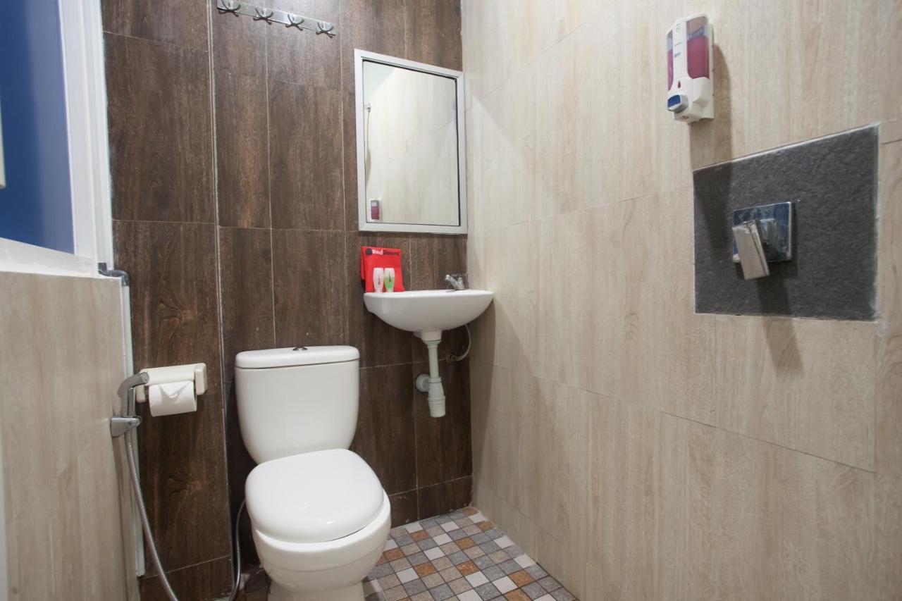 Hotel Reddoorz Near Museum Angkut Batu Batu  Esterno foto