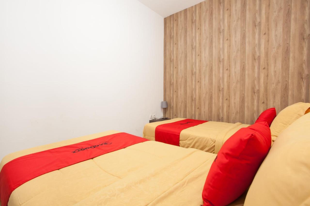 Hotel Reddoorz Near Museum Angkut Batu Batu  Esterno foto