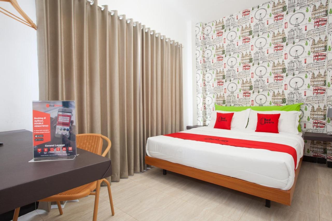 Hotel Reddoorz Near Museum Angkut Batu Batu  Esterno foto