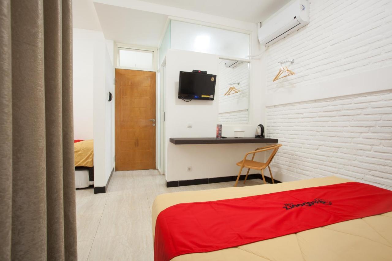 Hotel Reddoorz Near Museum Angkut Batu Batu  Esterno foto