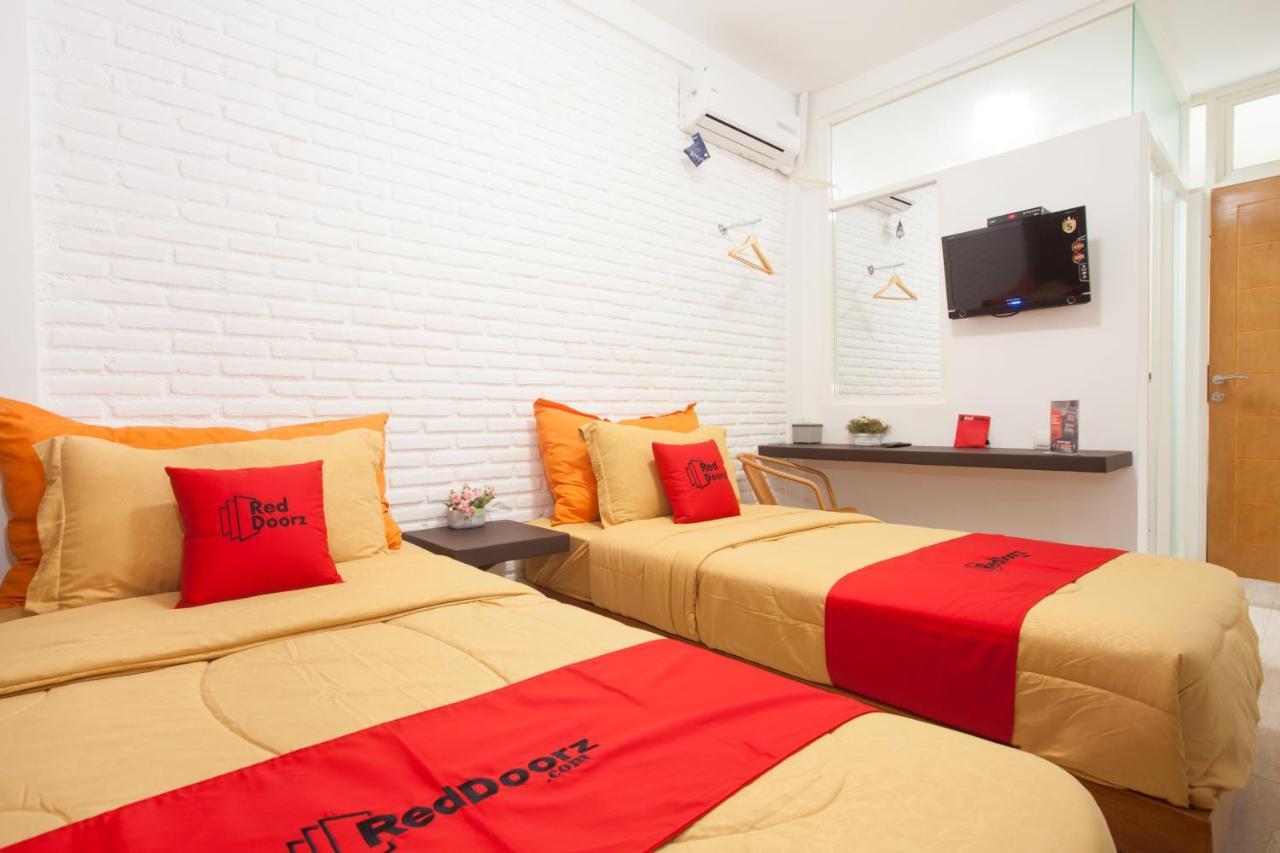 Hotel Reddoorz Near Museum Angkut Batu Batu  Esterno foto
