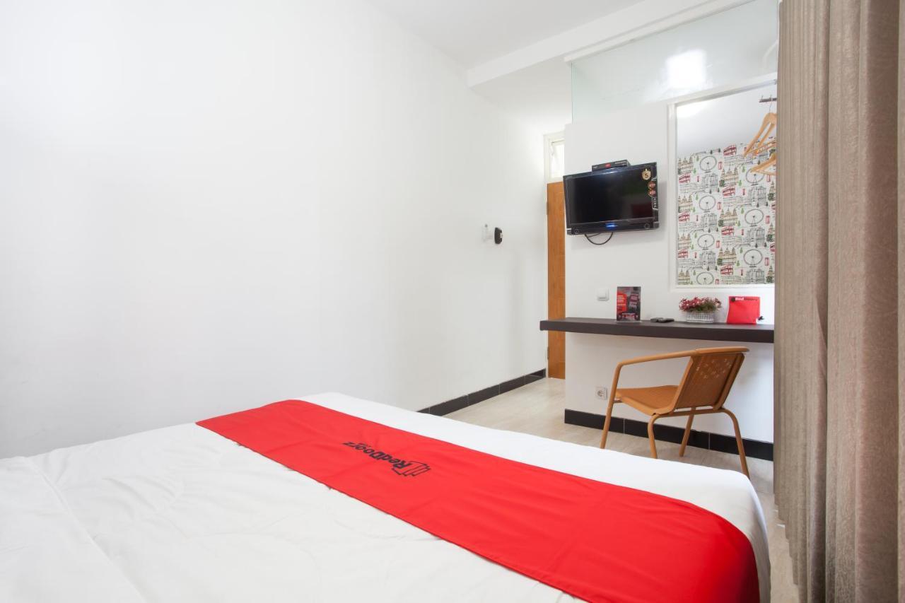 Hotel Reddoorz Near Museum Angkut Batu Esterno foto