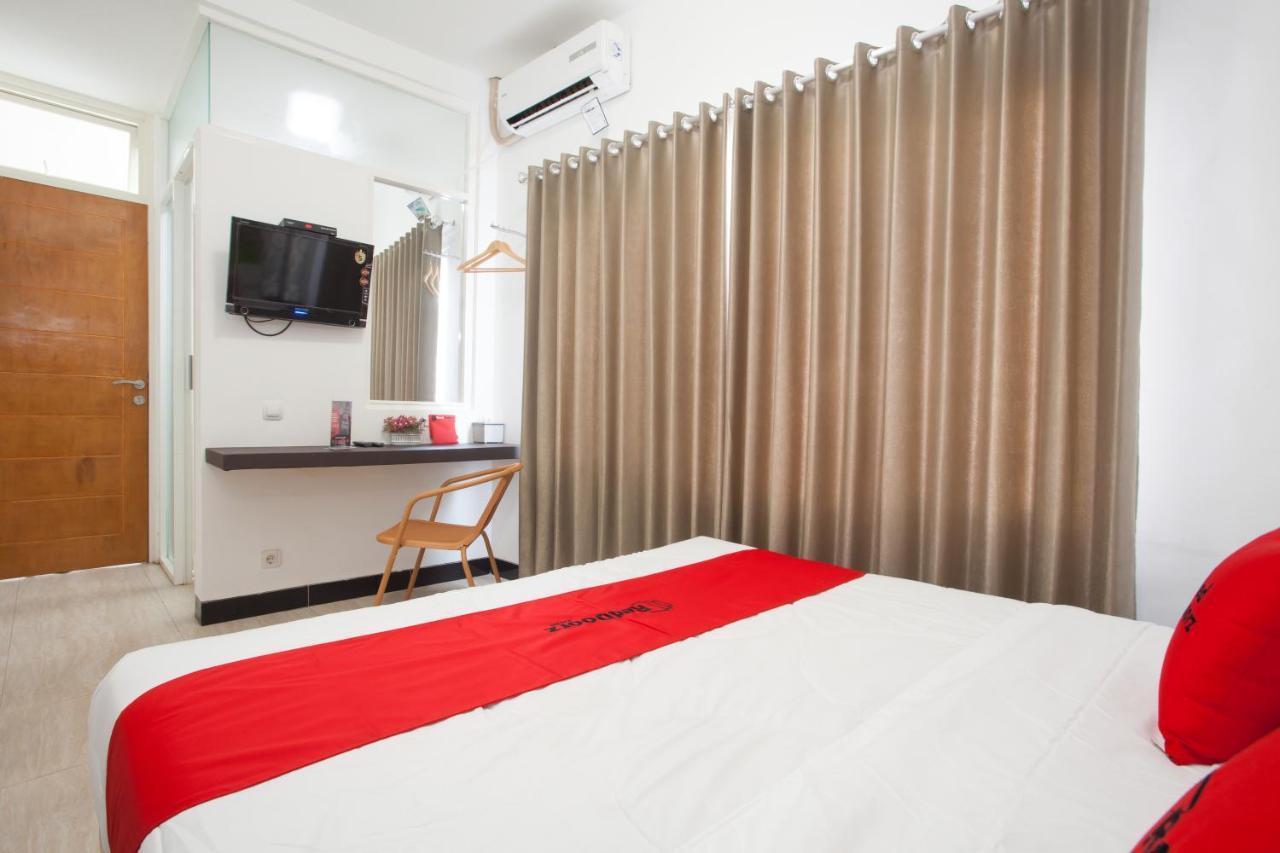 Hotel Reddoorz Near Museum Angkut Batu Batu  Esterno foto