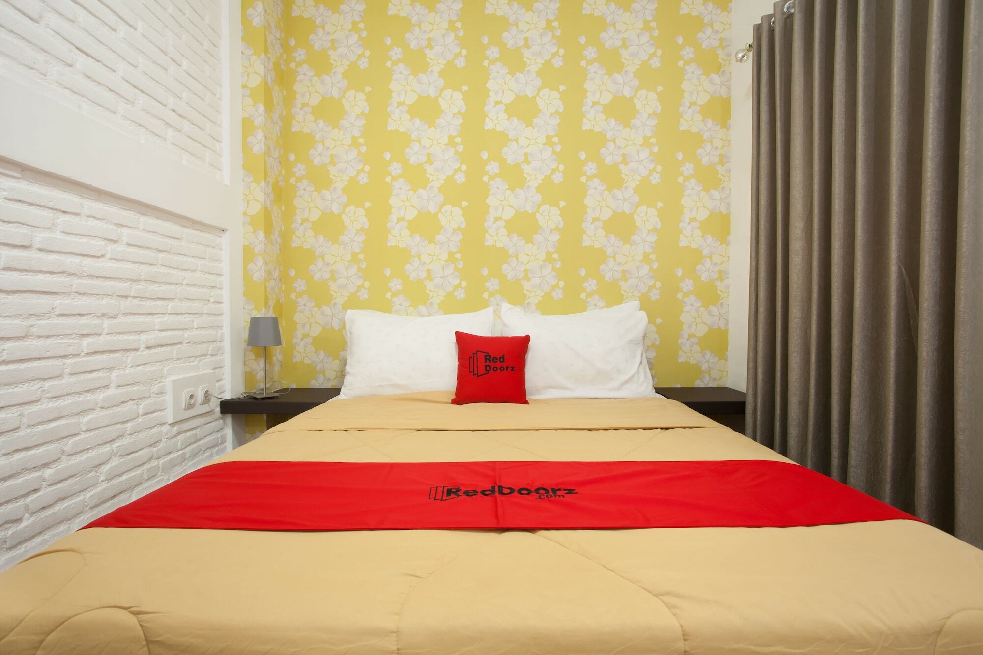 Hotel Reddoorz Near Museum Angkut Batu Batu  Esterno foto