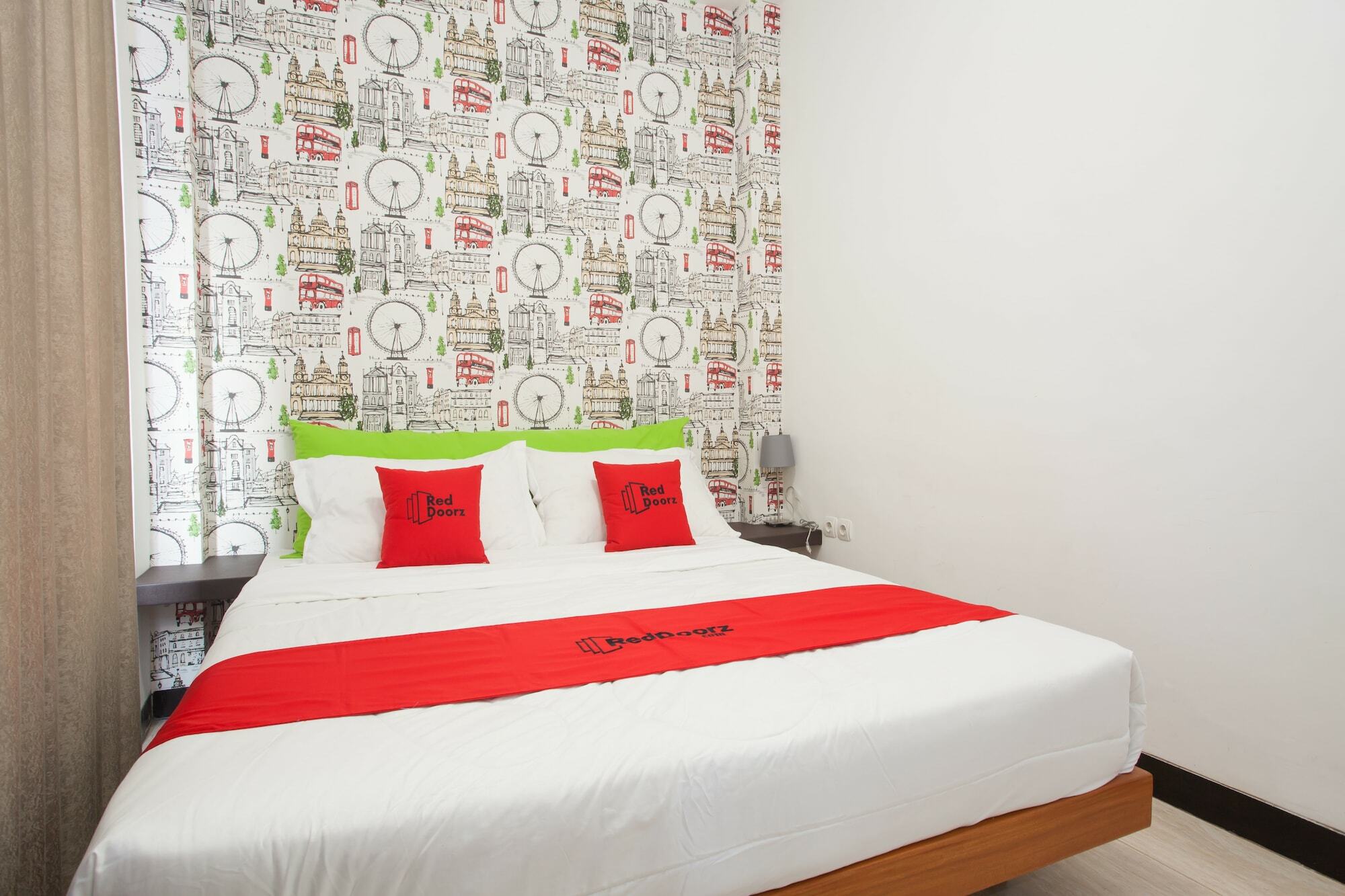 Hotel Reddoorz Near Museum Angkut Batu Batu  Esterno foto